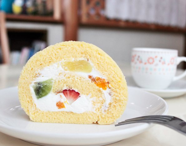 しっとり ふんわり しあわせロール 今日ウマ 2月ケーキ わらび屋 朝日町店 洋菓子 北区 なじらぼ しっとり ふんわり しあわせロール 今日ウマ 2月ケーキ わらび屋 朝日町店 洋菓子 北区 なじらぼ