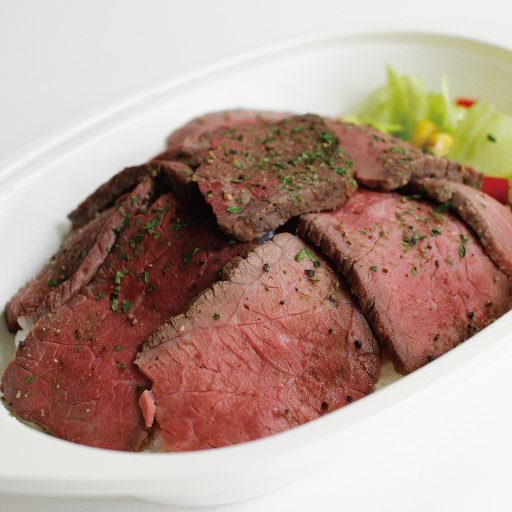 ご飯を覆う厚切りローストビーフ 今日ウマ！12月お弁当ガイド Rainbow Cafe カフェ/三条市 なじらぼ！