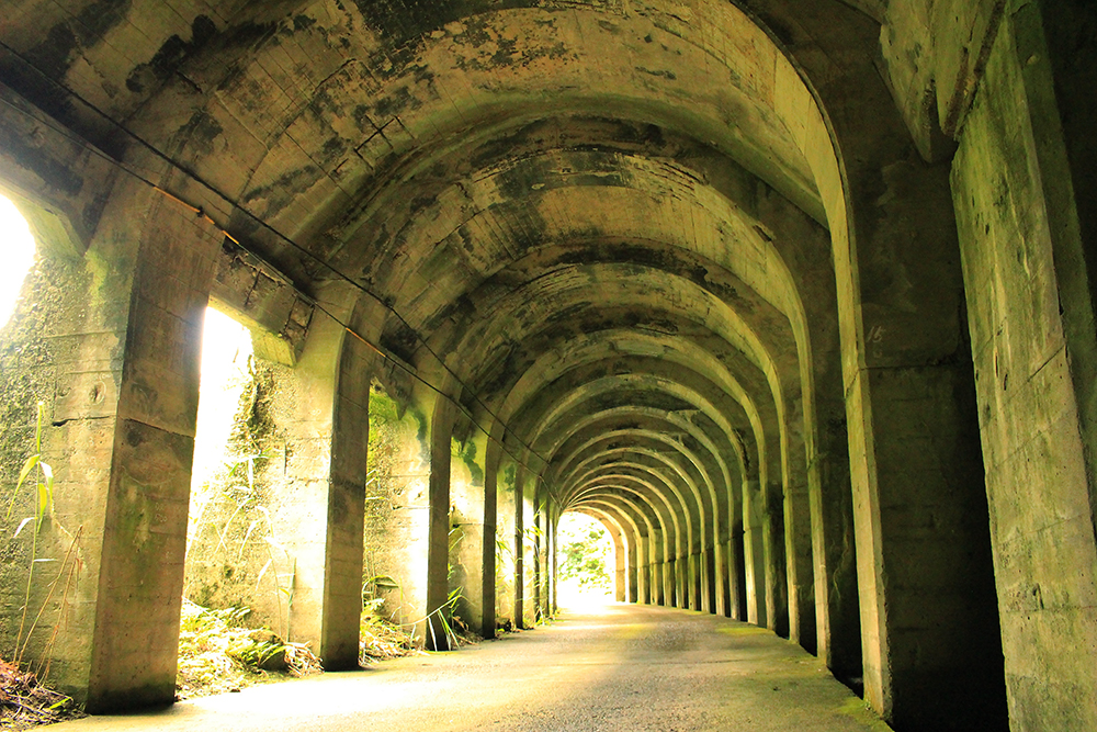 古代神殿の回廊みたいなトンネルを探検してきたろ☆