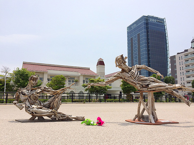 水辺の流木アート展覧会