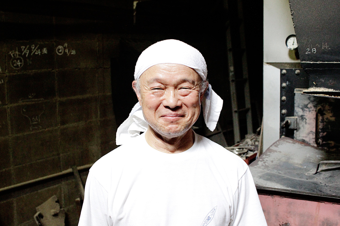 金の湯　窯場の金子さん