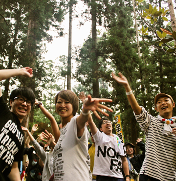 自然tに溶け込む人々